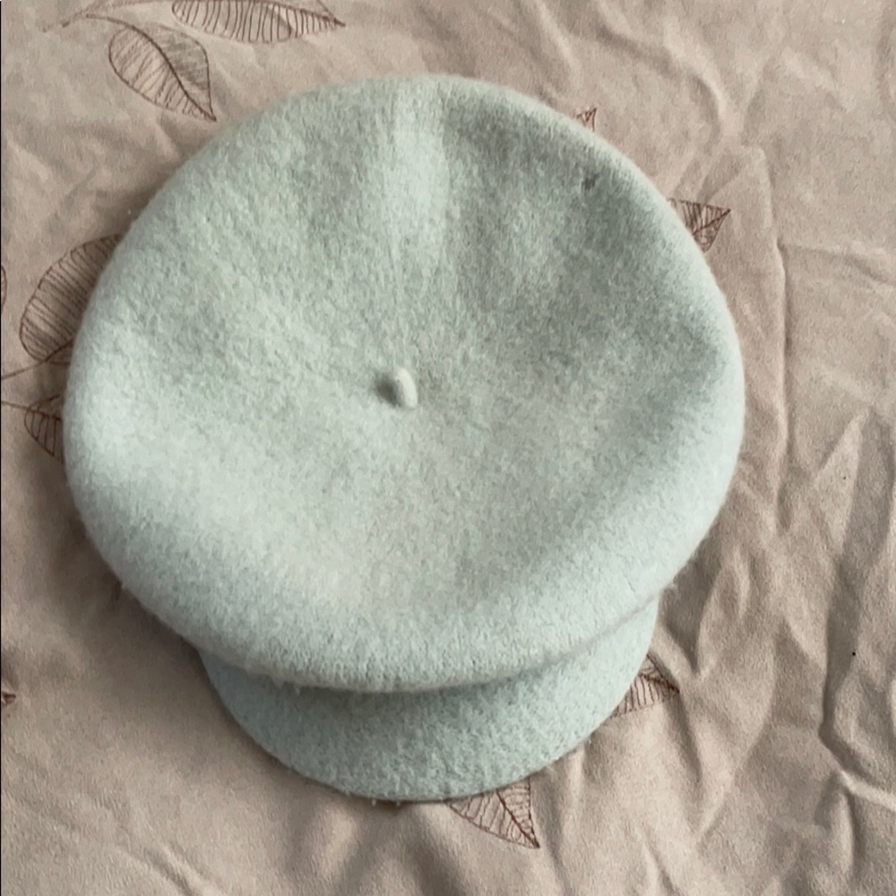 Winter hats - Picture 5 of 10
